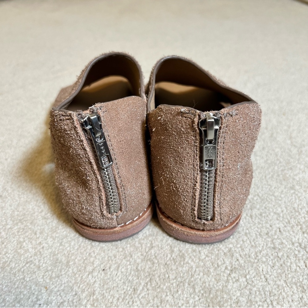 Sofft Evonne Sandals Metallic Taupe Suede Full Coverage Back Zip Flat Size 7 NWT - Picture 5 of 8